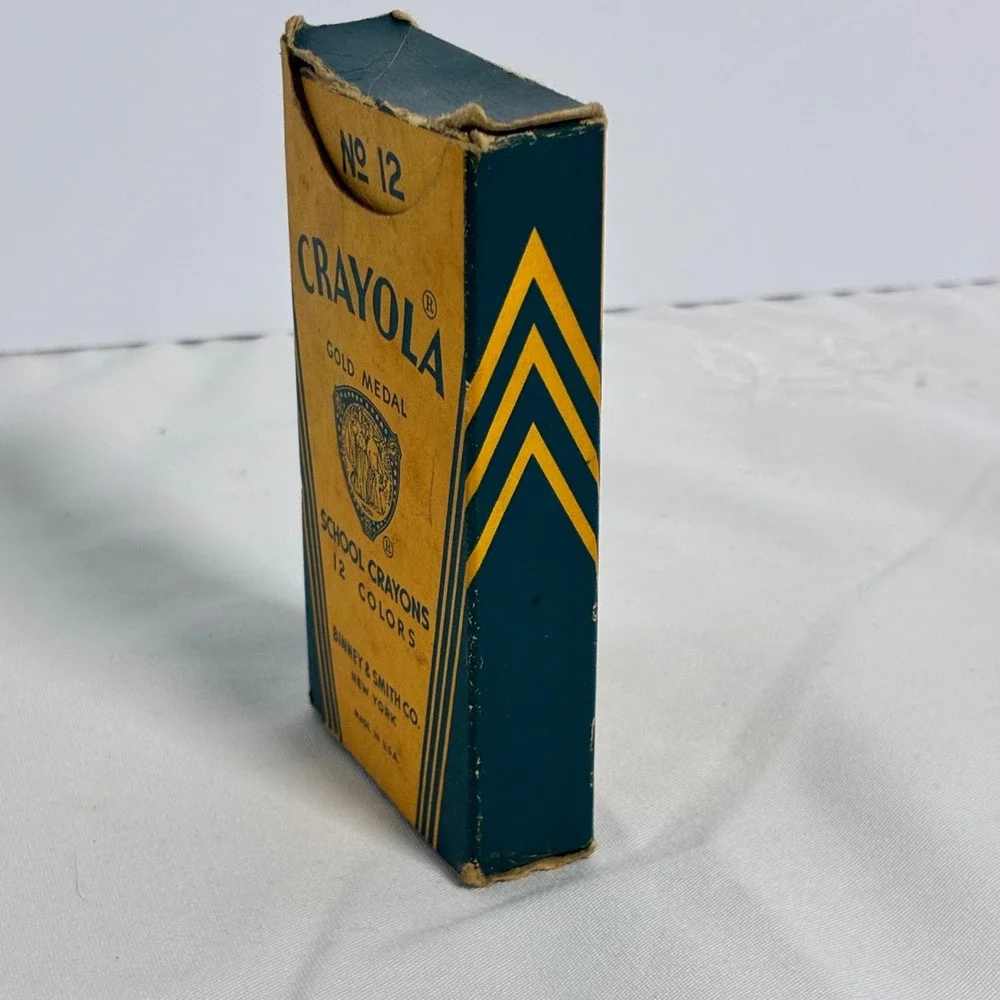 Crayola Crayon Vtg No 12 Gold Medal School Crayons 11 Count Binney & Smith Retro